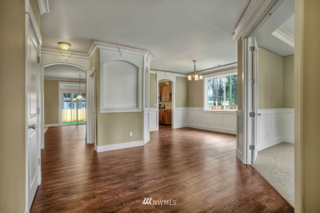 4916 Northeast 7th Street Renton, WA 98059 - Photo 9 of 22 Gallery Image 9