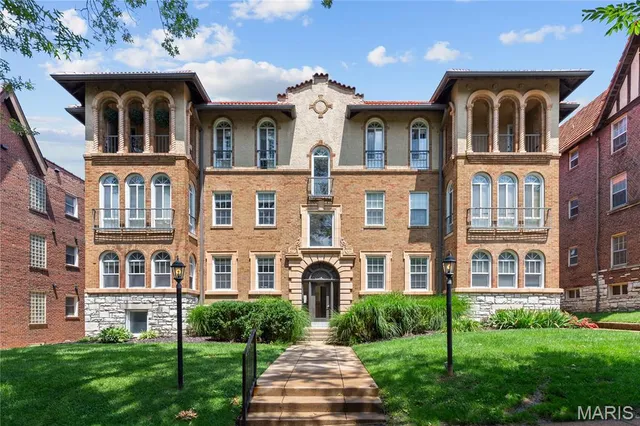 $320,000 | 7515 Parkdale Avenue, Unit 3E, St. Louis, MO 63105