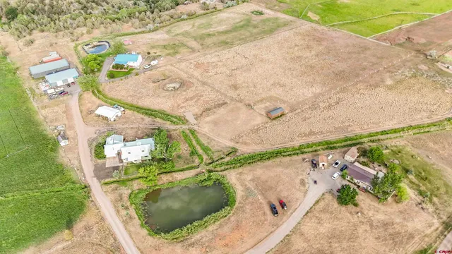 a view of a house with backyard porch