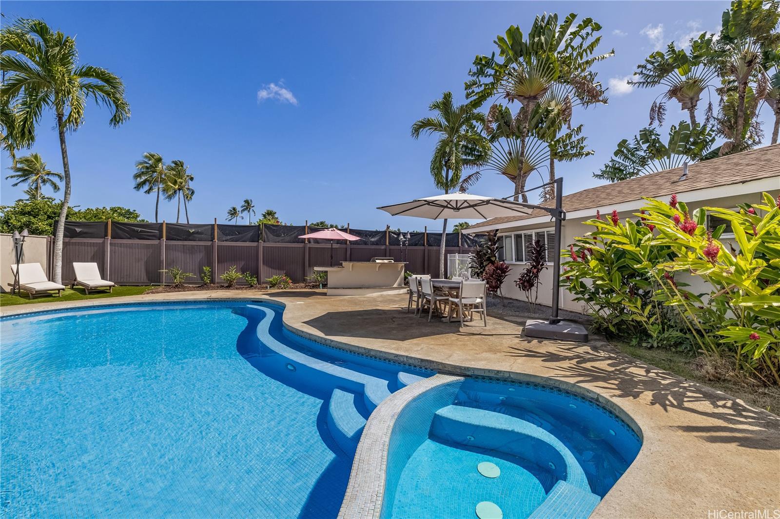 676 Mokapu Road Kailua, HI 96734 - Photo 4 of 21 RELAX UNDER THE COOL WINDWARD SKIES
