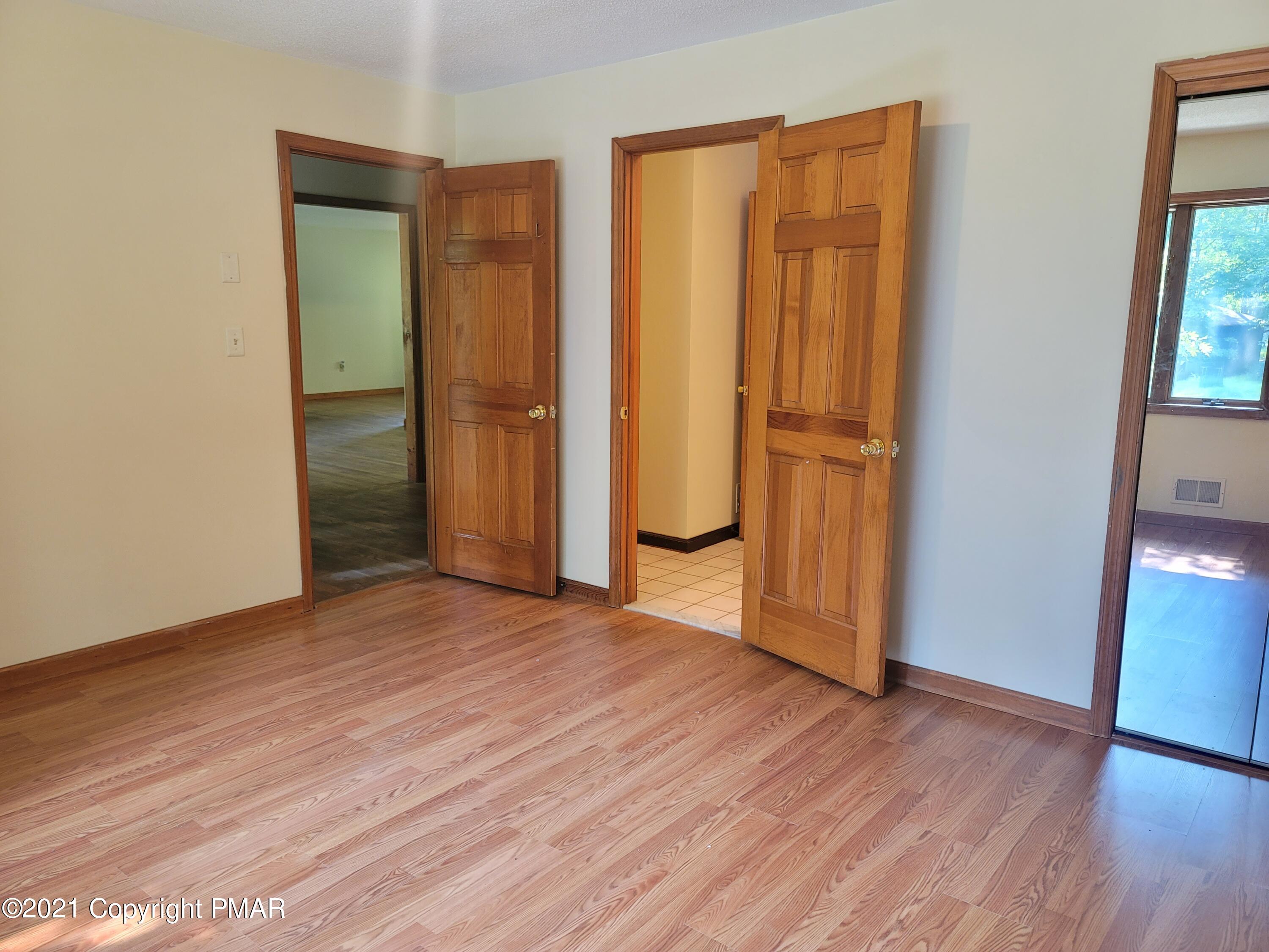 2111 Wilderland Road Tamiment, PA 18371 - Photo 20 of 41 Jack & Jill Bath