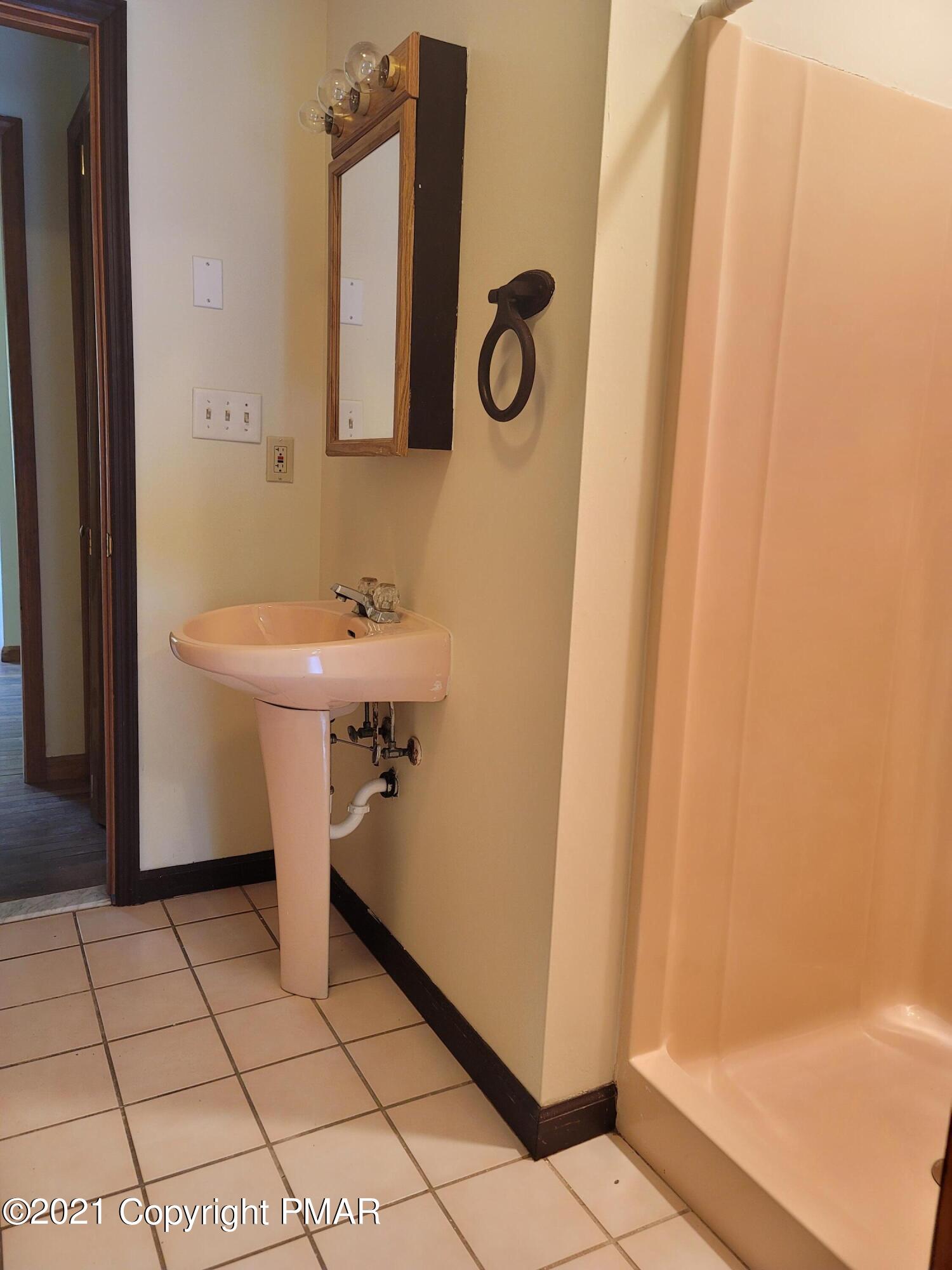 2111 Wilderland Road Tamiment, PA 18371 - Photo 21 of 41 Main Bathroom
