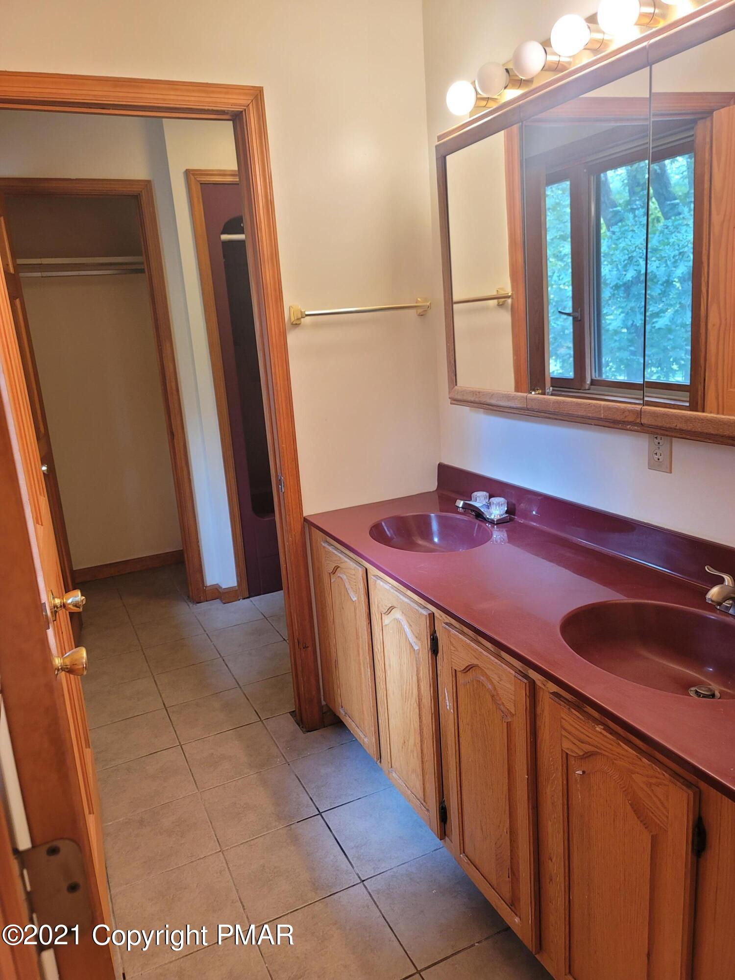2111 Wilderland Road Tamiment, PA 18371 - Photo 34 of 41 Primary Bathroom