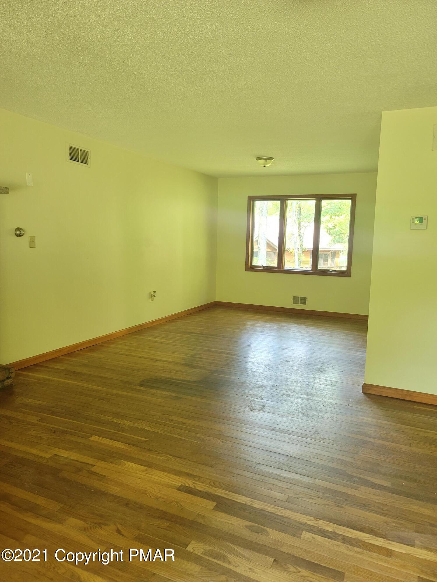 2111 Wilderland Road Tamiment, PA 18371 - Photo 6 of 41 Dining Area