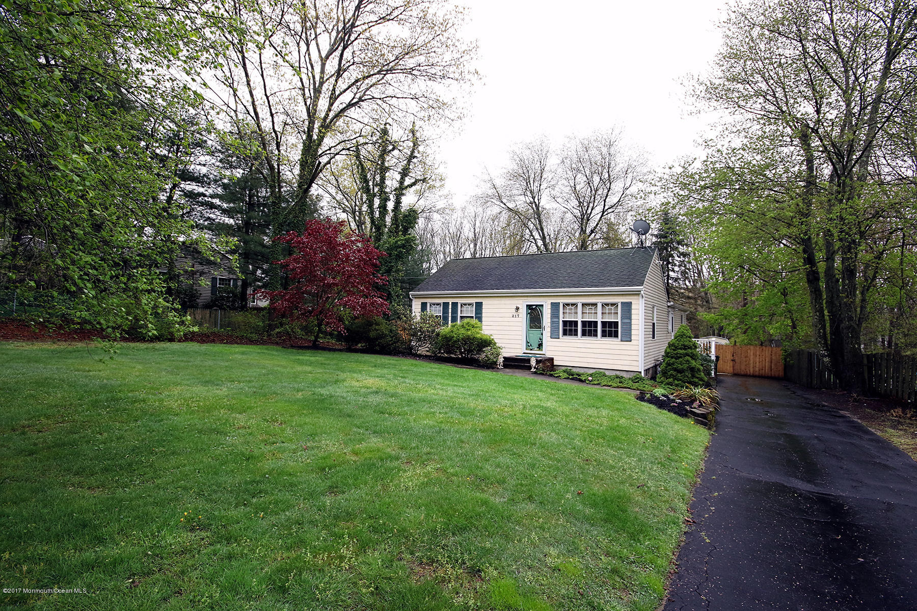 217 Stuart Street Howell, NJ 07731 - Photo 3 of 24 3 (1)