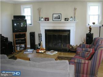 2611 Oriole Road Broomall, PA 19008 - Photo 3 of 12 Living Room