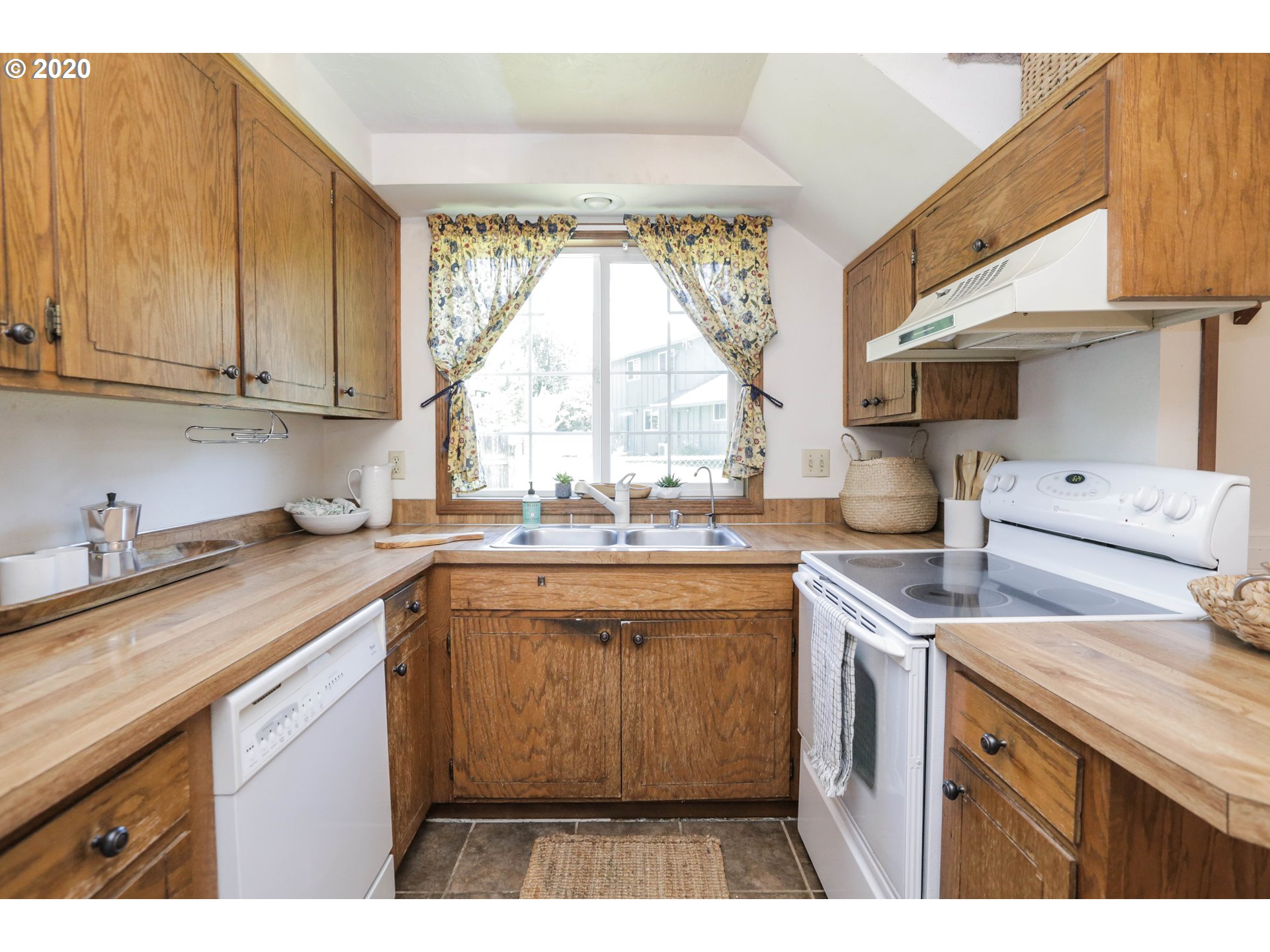 4403 Dillard Road Eugene, OR 97405 - Photo 12 of 22 Gallery Image 12