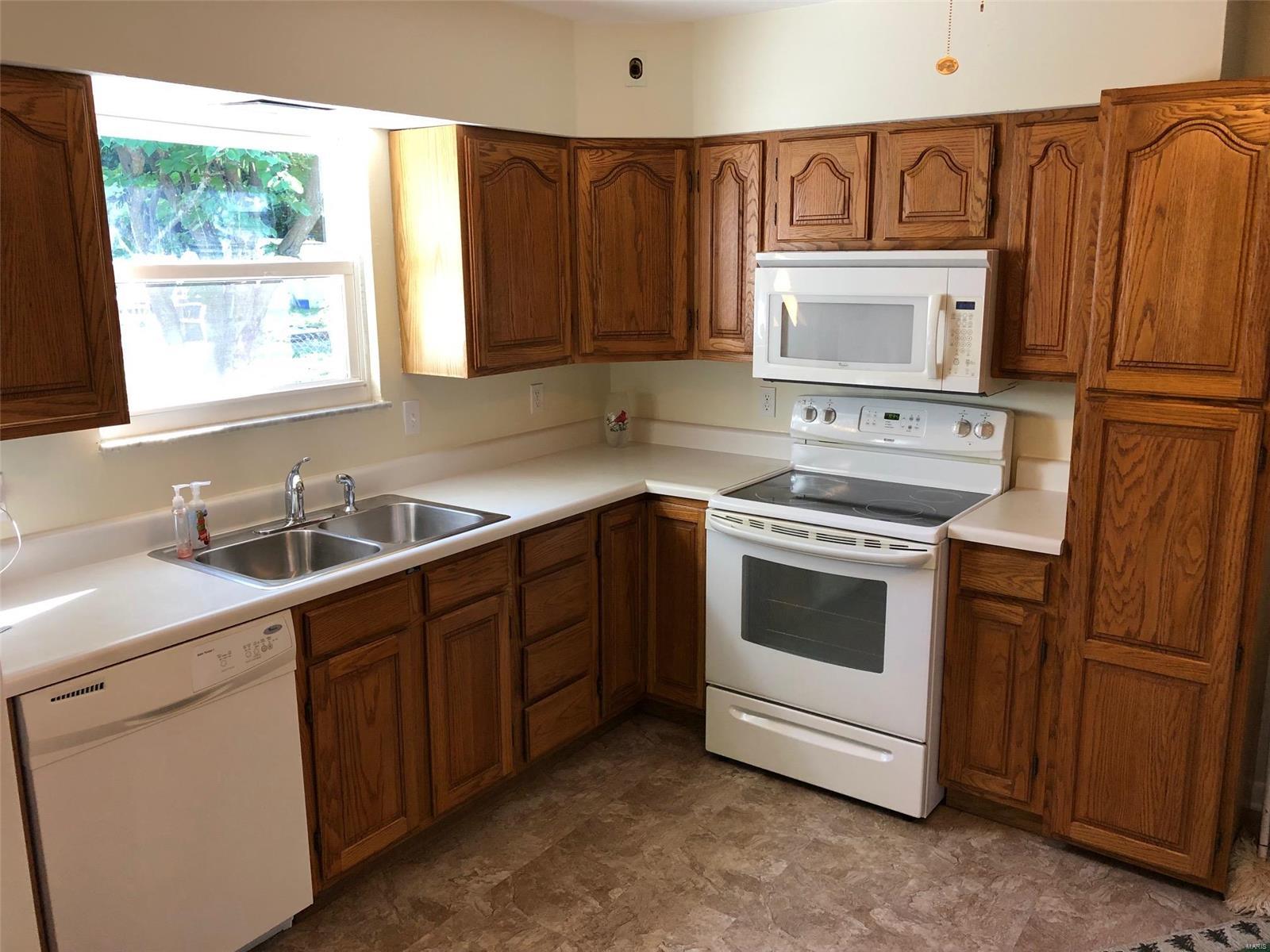 2306 Ruckert Avenue St. Louis, MO 63114 - Photo 6 of 23 Gallery Image 6