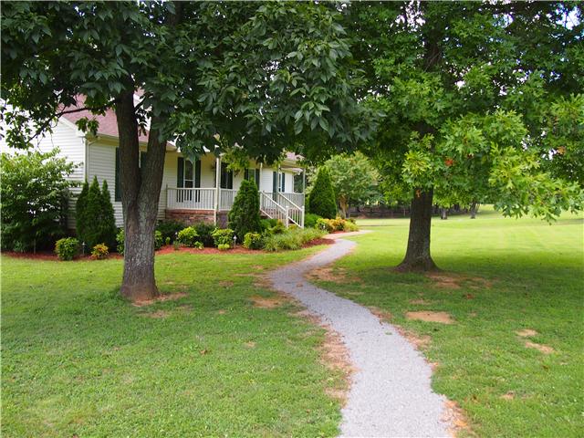 2848 Bolton Road Columbia, TN 38401 - Photo 4 of 20 a view of a garden with a tree