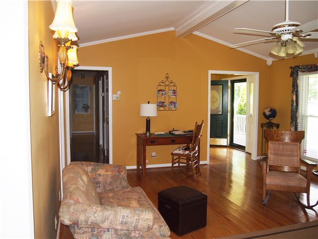 2848 Bolton Road Columbia, TN 38401 - Photo 6 of 20 a living room with furniture