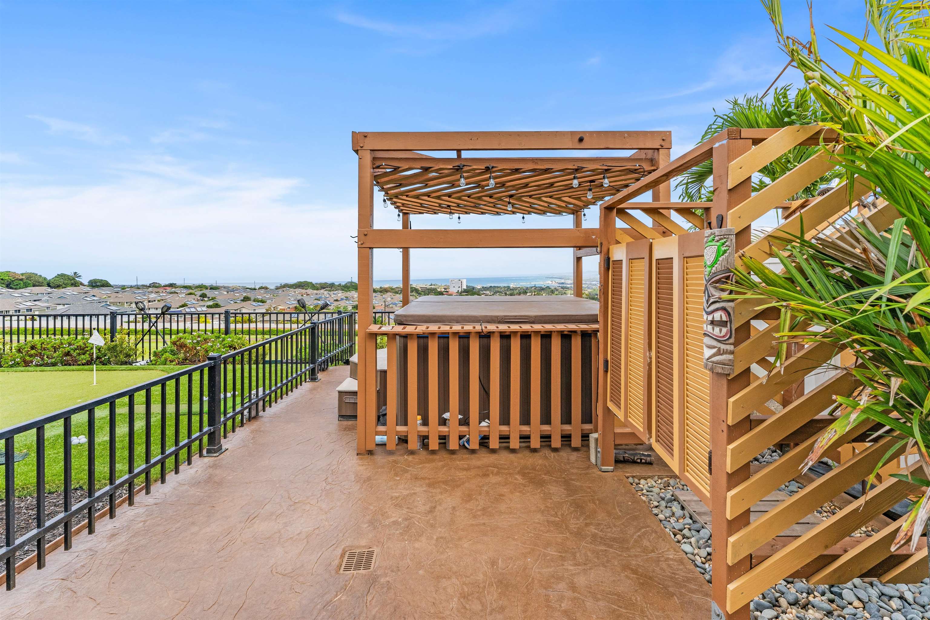 112 Kili'o'opu Street Wailuku, HI 96793 - Photo 33 of 49 a view of a balcony with an outdoor space