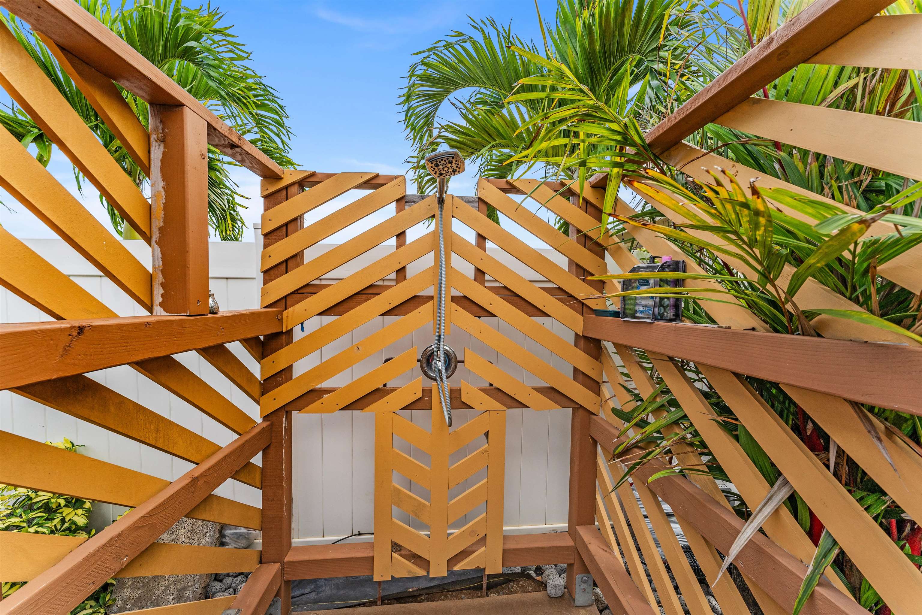 112 Kili'o'opu Street Wailuku, HI 96793 - Photo 34 of 49 a picture of a building