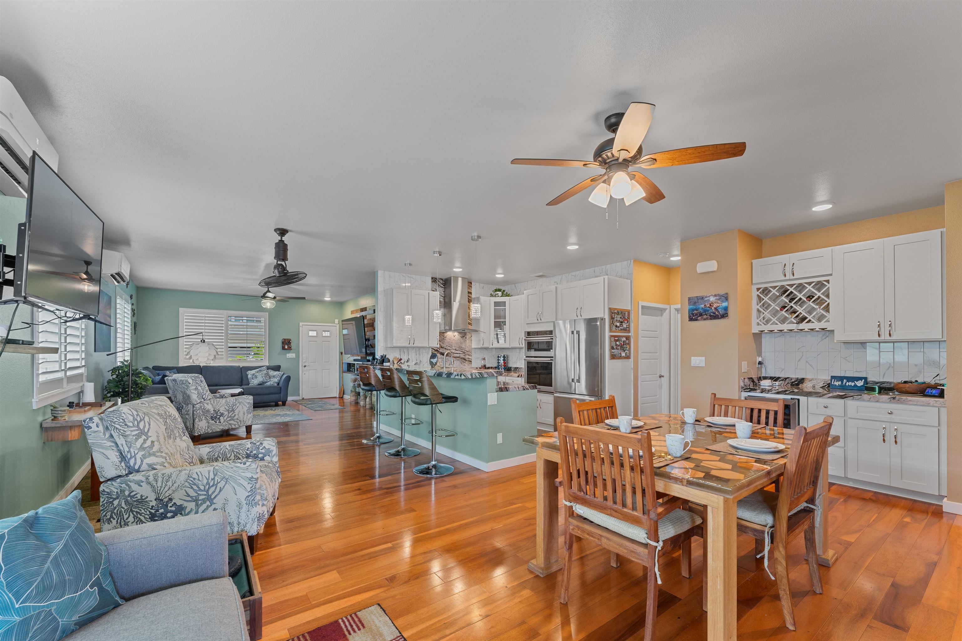 112 Kili'o'opu Street Wailuku, HI 96793 - Photo 10 of 49 a living room with furniture kitchen view and a chandelier