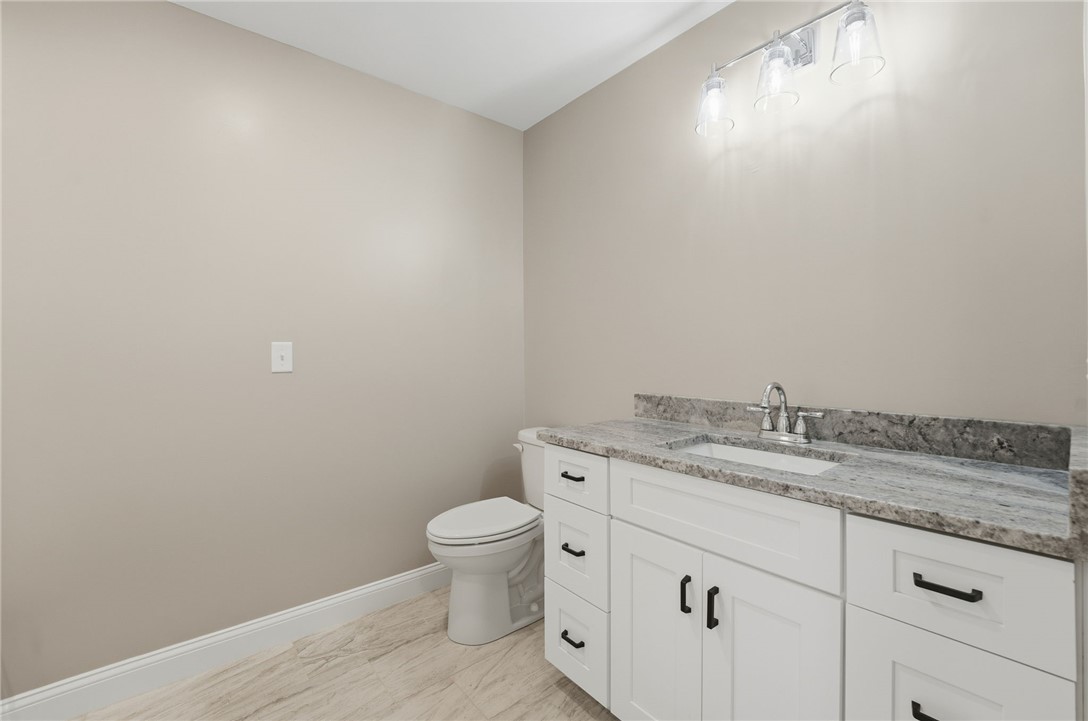 94 Ashaway Road Westerly, RI 02891 - Photo 28 of 50 2nd bathroom with tub/shower