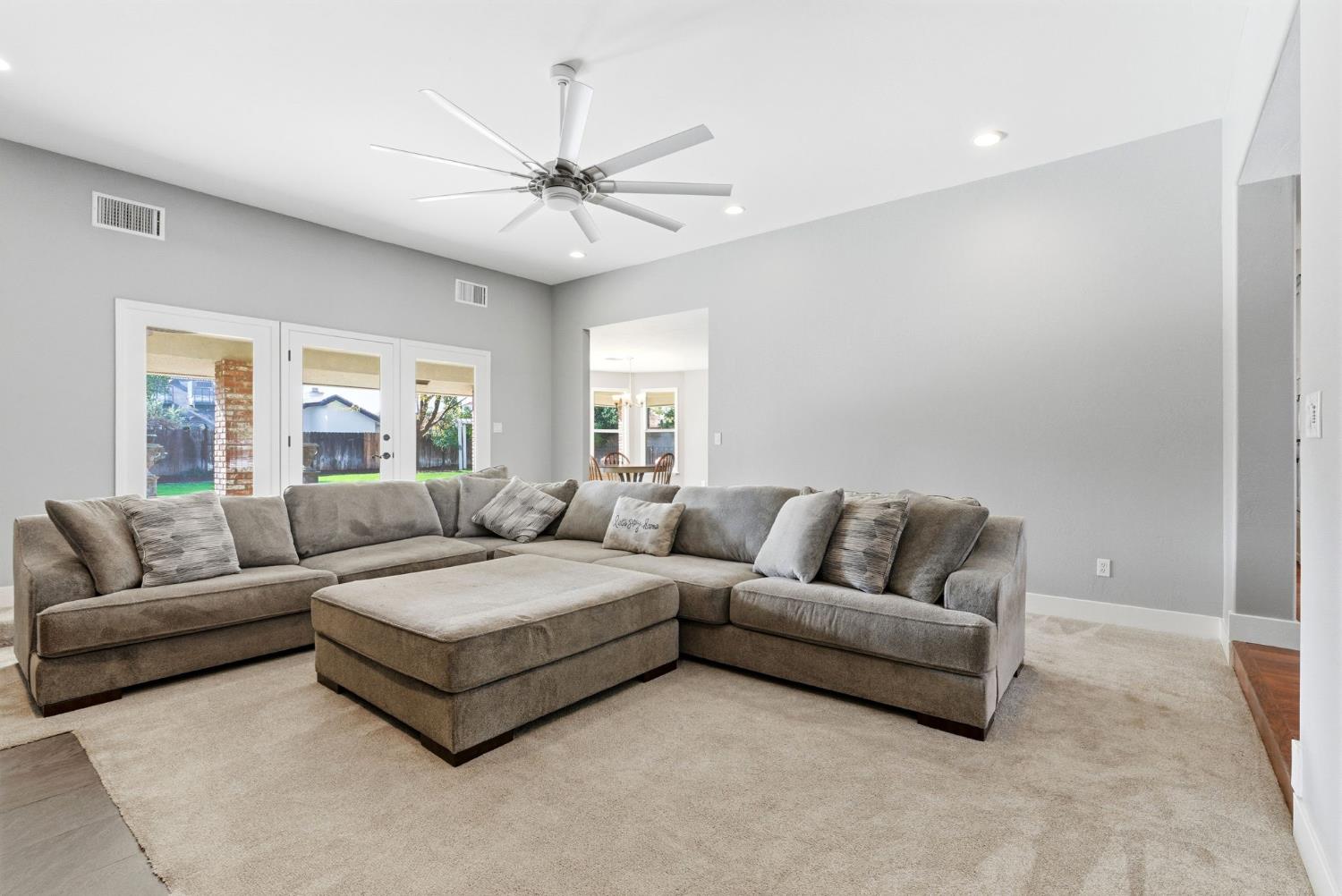 13201 Meacham Road Bakersfield, CA 93314 - Photo 23 of 62 a living room with furniture and a large mirror