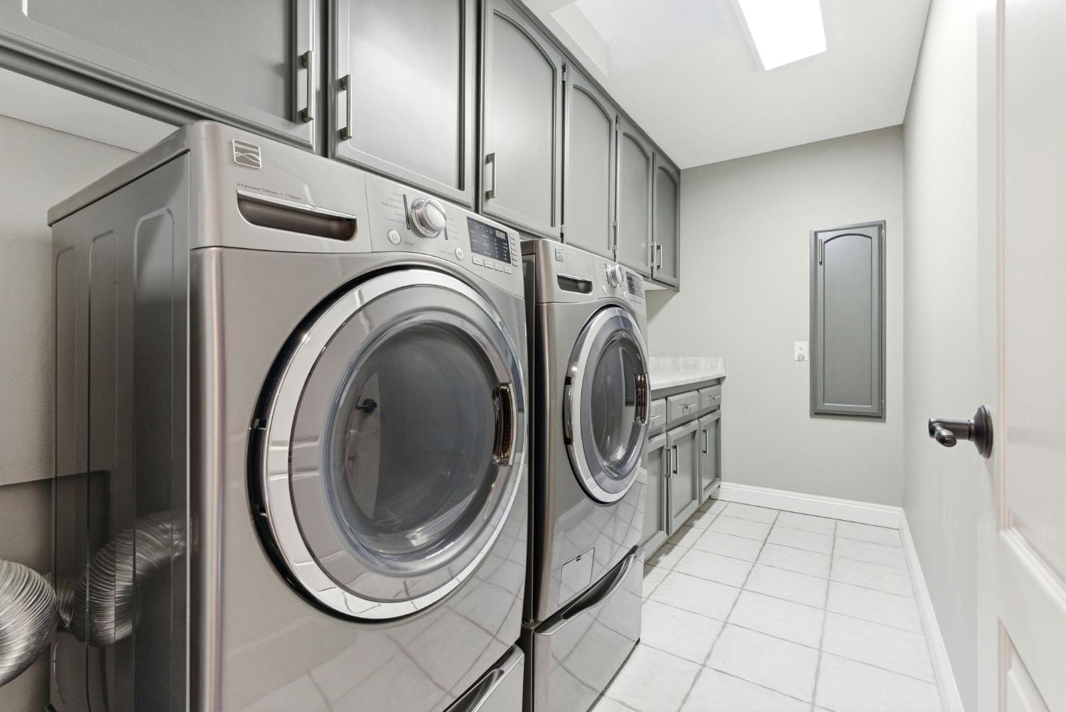 13201 Meacham Road Bakersfield, CA 93314 - Photo 39 of 62 a utility room with dryer and washer