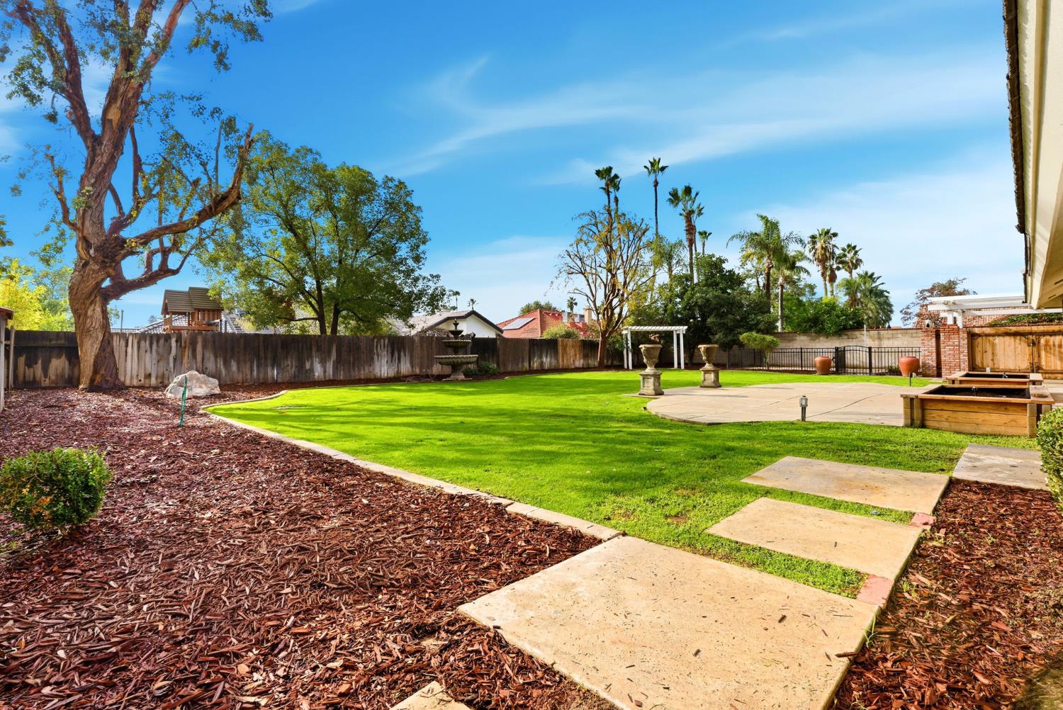 13201 Meacham Road Bakersfield, CA 93314 - Photo 58 of 62 a view of a volley ball court