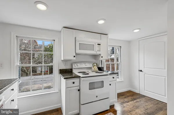 $3,400 | 8 Fleet Street, Annapolis, MD 21401