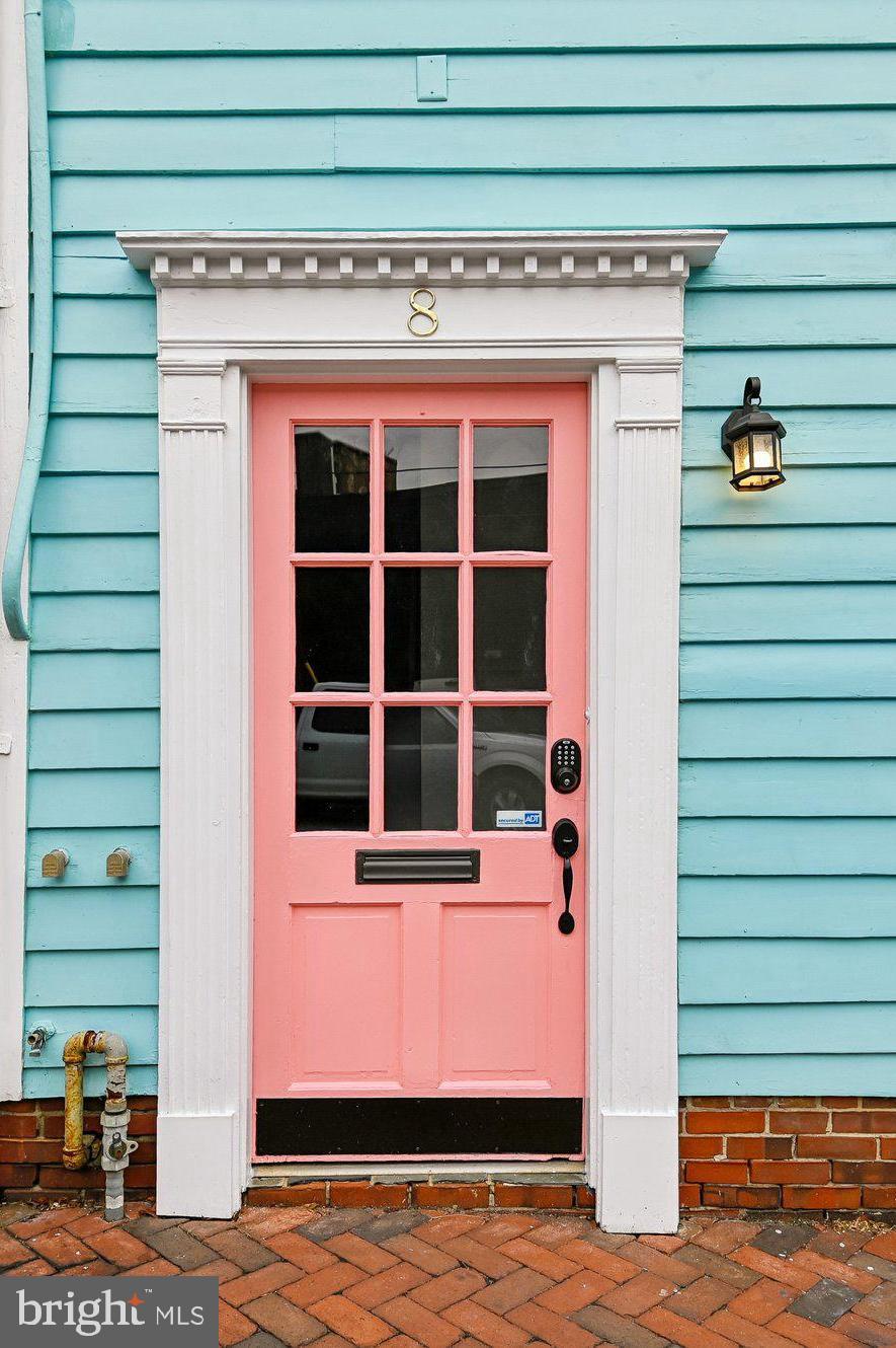 8 Fleet Street Annapolis, MD 21401 - Photo 2 of 37 a front view of a house with a window