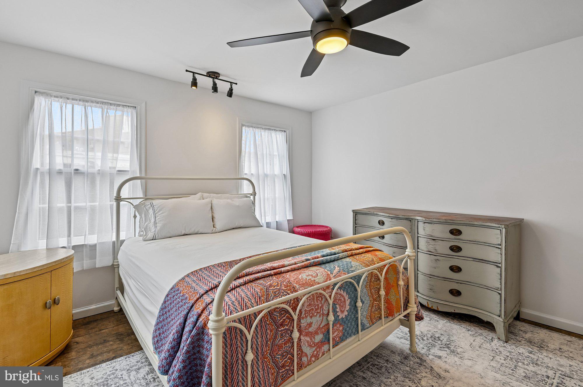 8 Fleet Street Annapolis, MD 21401 - Photo 24 of 37 a bedroom with a bed and a chandelier