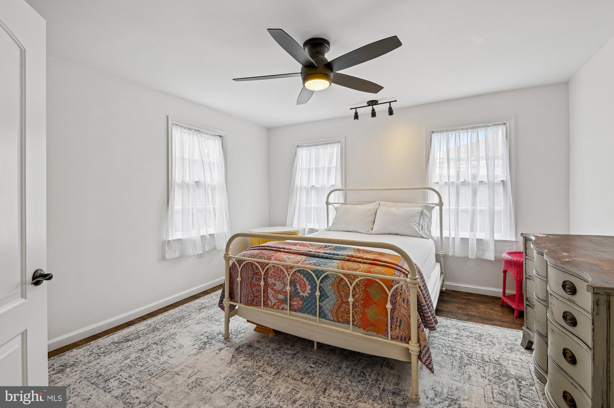 8 Fleet Street Annapolis, MD 21401 - Photo 25 of 37 a bedroom with a bed a window and a chandelier