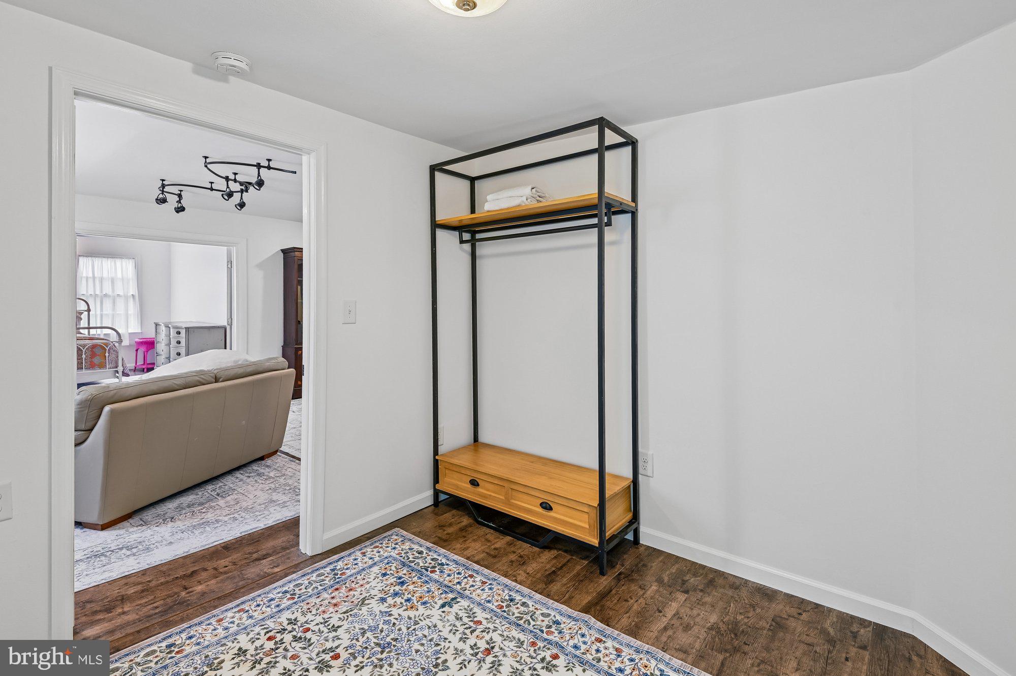 8 Fleet Street Annapolis, MD 21401 - Photo 30 of 37 a room with painting and a rug