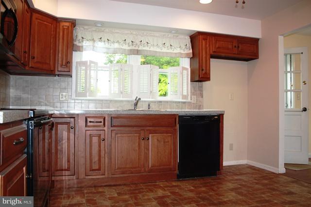 1945 Split Rock Road Lancaster, PA 17601 - Photo 3 of 33 Kitchen