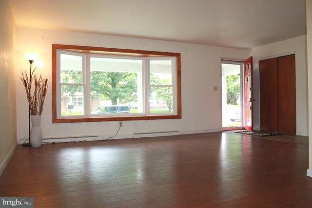 1945 Split Rock Road Lancaster, PA 17601 - Photo 7 of 33 Living Room