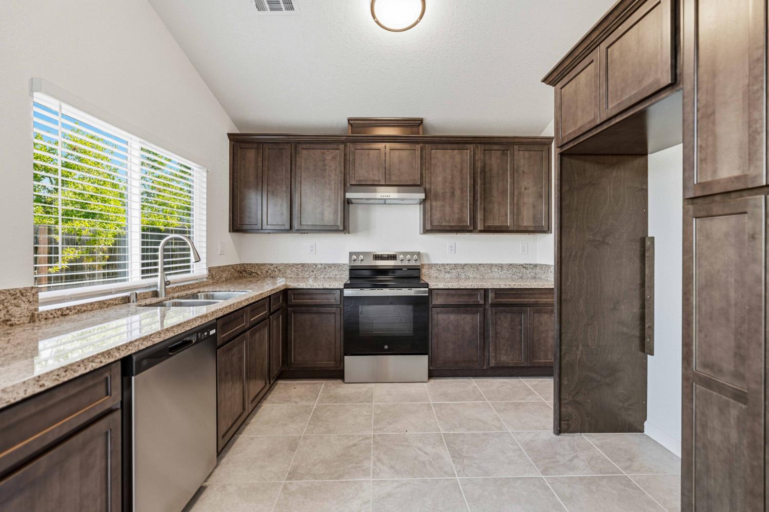 1316 Riverette Drive Modesto, CA 95351 - Photo 8 of 49