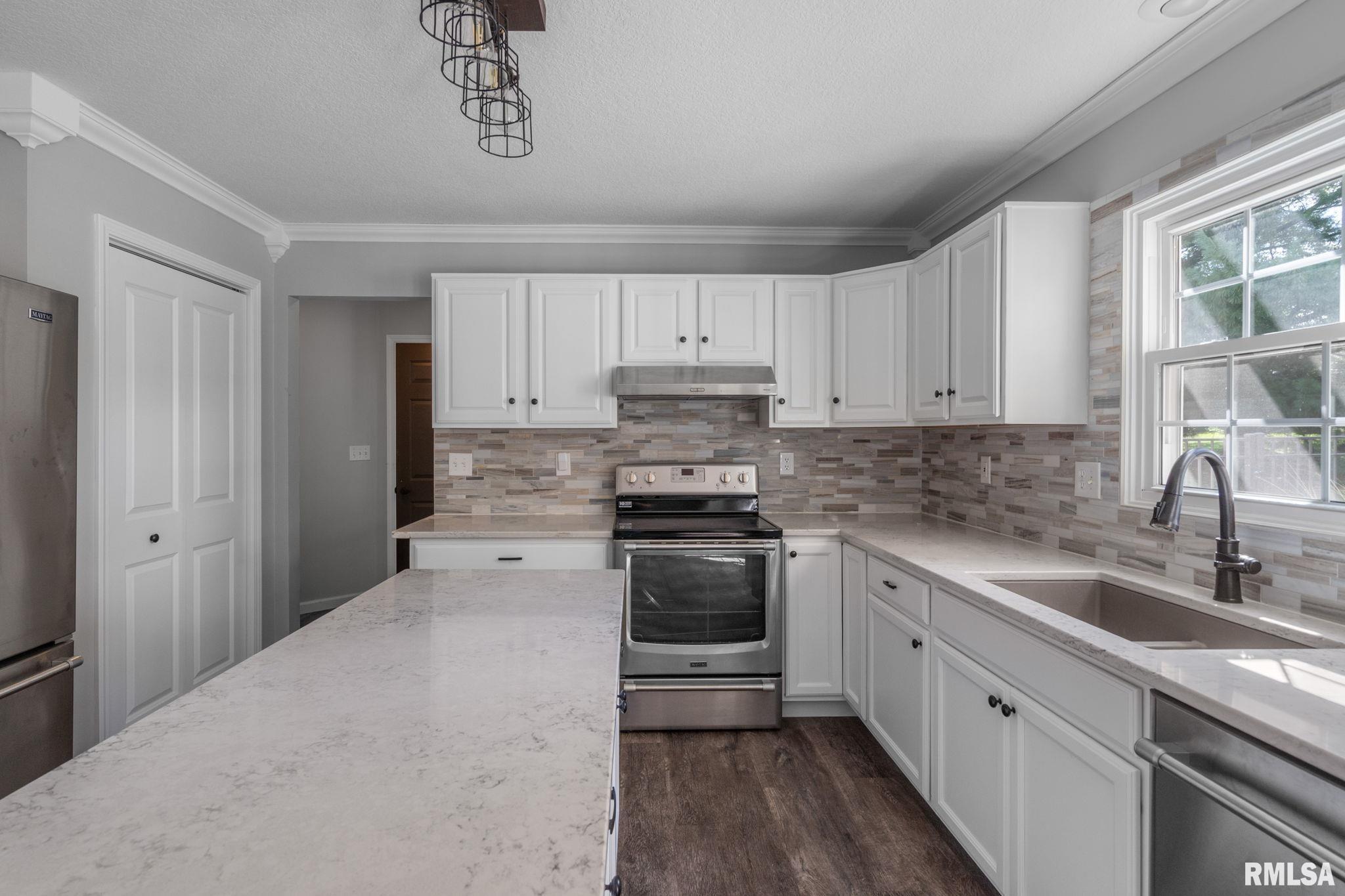 38 White Pine Road Geneseo, IL 61254 - Photo 12 of 47 Gallery Image 12