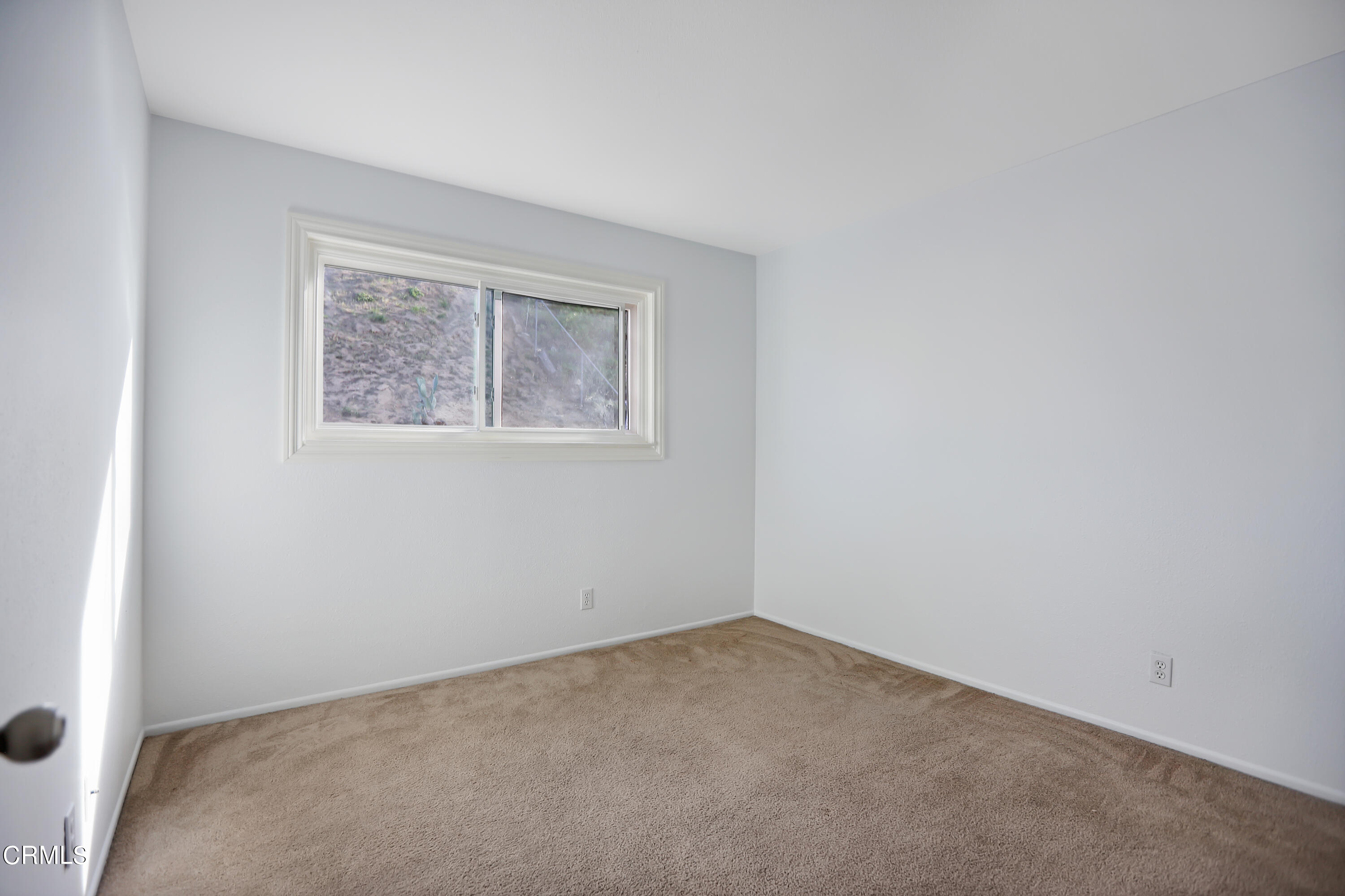 860 Erringer Road Simi Valley, CA 93065 - Photo 17 of 18 an empty room with a window