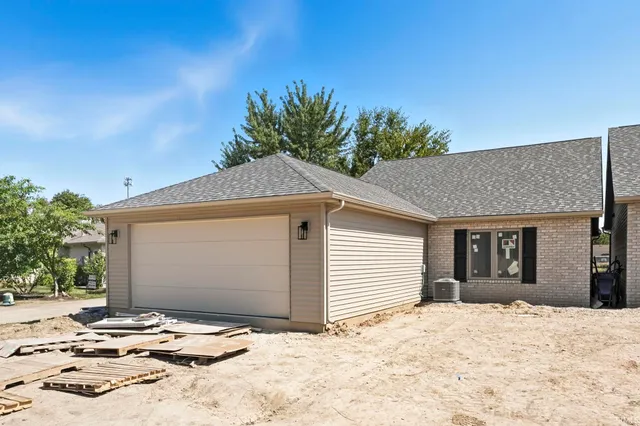 $259,900 | 8045 Harrisburg Lane, Fort Wayne, IN 46835