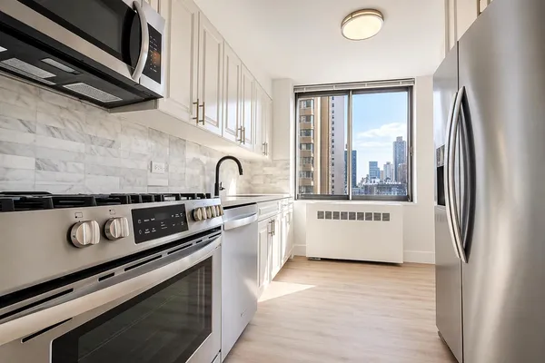 $7,995 | 1735 York Avenue, Unit 16G | Upper East Side