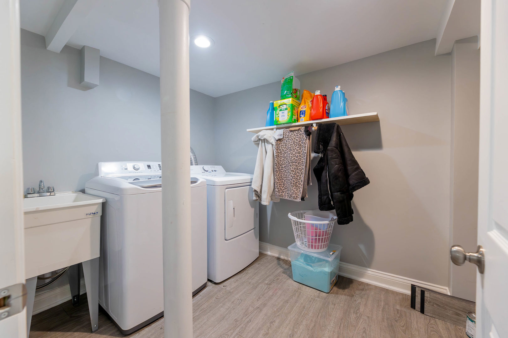 1473 West 73rd Street Chicago, IL 60636 - Photo 25 of 28 a utility room with dryer and washer