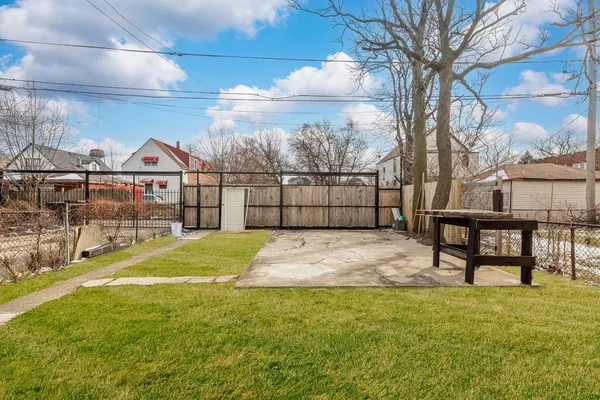 $299,999 | 1473 West 73rd Street, Chicago, IL 60636