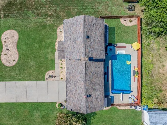 a view of house with a yard