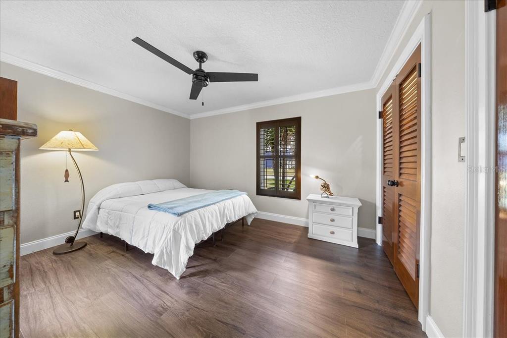 452 Southeast Paradise Point Road Crystal River, FL 34429 - Photo 23 of 83 a bed room with a bed and a window