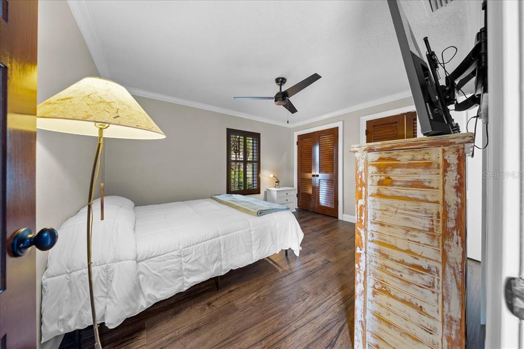 452 Southeast Paradise Point Road Crystal River, FL 34429 - Photo 25 of 83 a bedroom with a bed and a chandelier