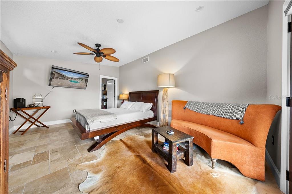 452 Southeast Paradise Point Road Crystal River, FL 34429 - Photo 35 of 83 a living room with furniture