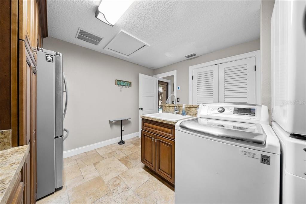 452 Southeast Paradise Point Road Crystal River, FL 34429 - Photo 39 of 83 a view of washer and dryer with kitchen in the background