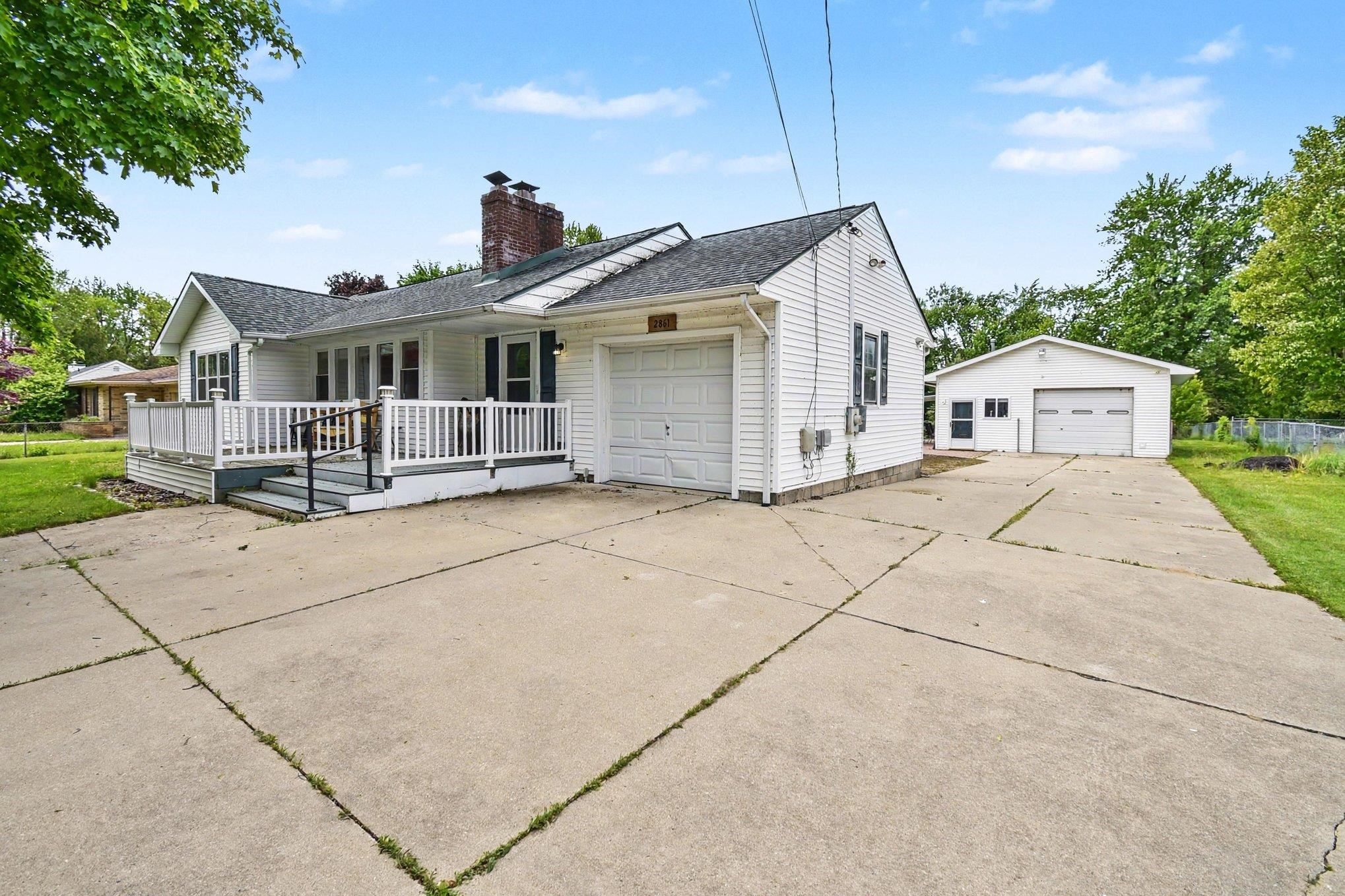 2861 Midland Road Saginaw, MI 48603 - Photo 2 of 30