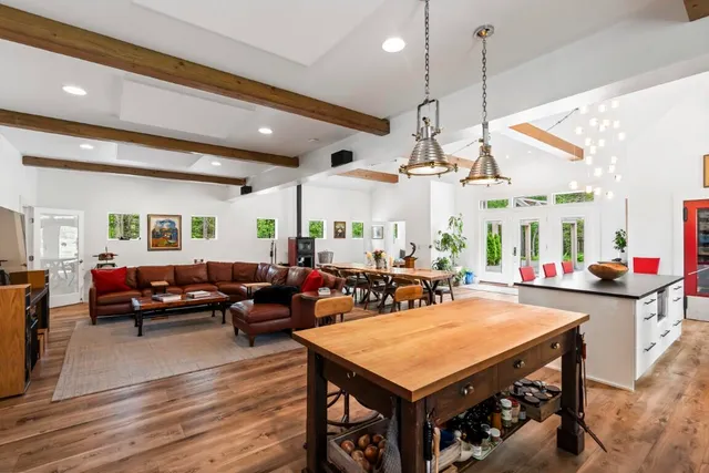 $1,525,000 | 98 Meadow Cove Road, Boothbay, ME 04544