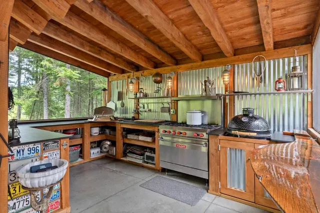 $1,525,000 | 98 Meadow Cove Road, Boothbay, ME 04544