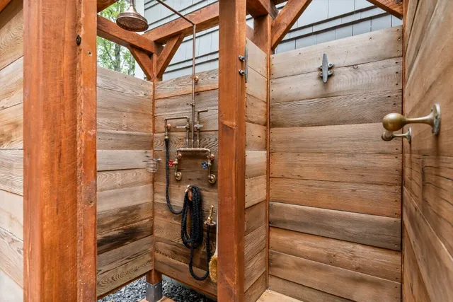 $1,525,000 | 98 Meadow Cove Road, Boothbay, ME 04544