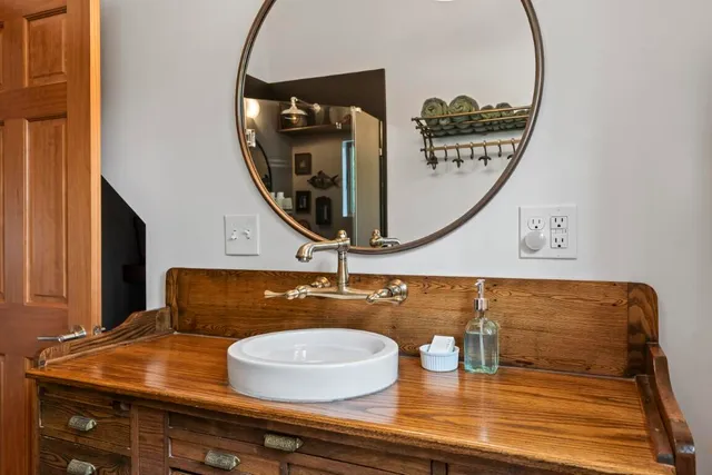 $1,525,000 | 98 Meadow Cove Road, Boothbay, ME 04544