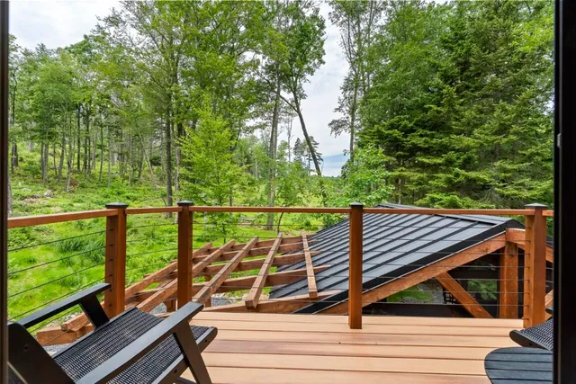 $1,525,000 | 98 Meadow Cove Road, Boothbay, ME 04544