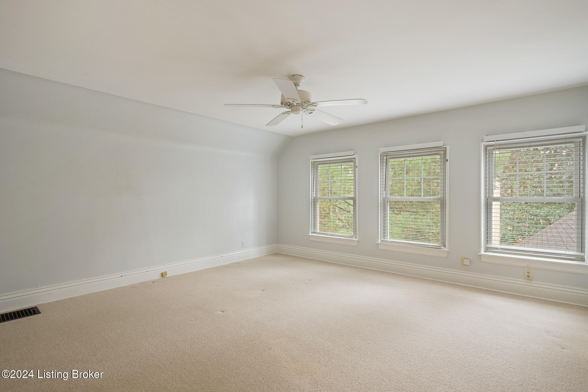 27 River Hill Road Louisville, KY 40207 - Photo 53 of 74 27 River Hill_interiors-46