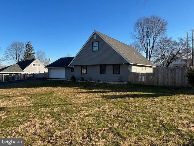 $4,000 | 311 Snowball Drive, Levittown, PA 19056