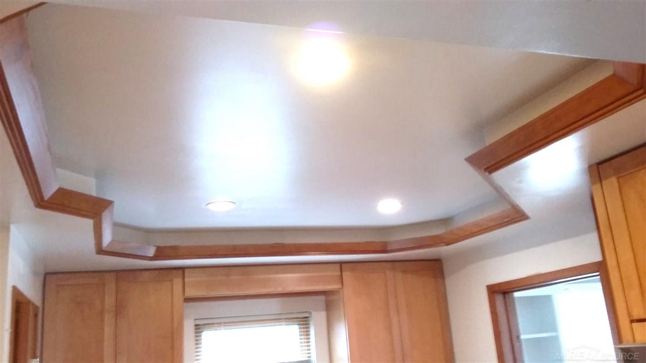 2057 Wiltshire Road Berkley, MI 48072 - Photo 9 of 36