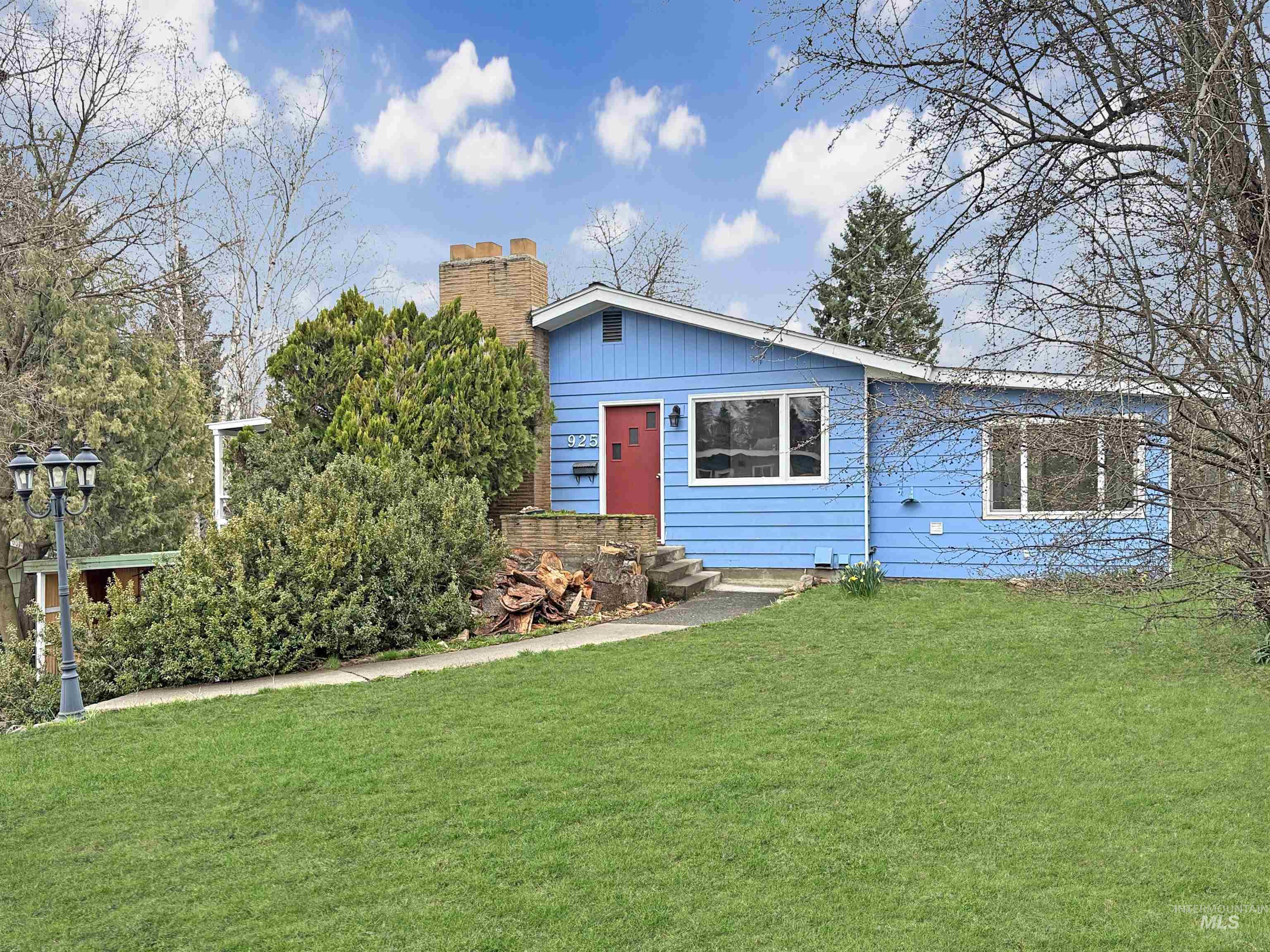 925 East 8th Street Moscow, ID 83843 - Photo 1 of 40